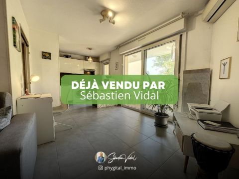 A louer STUDIO  29 M2 TERRASSE BORD DE MER ANTIBES