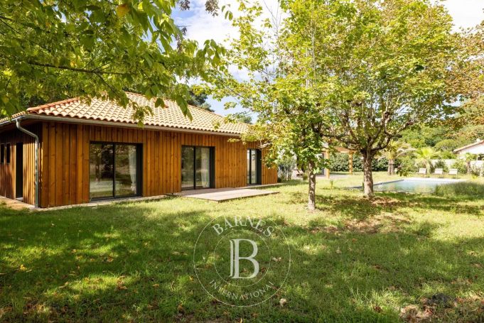 MAISON  6 PIECES 170 M2 BORD DE MER MOLIETS ET MAA