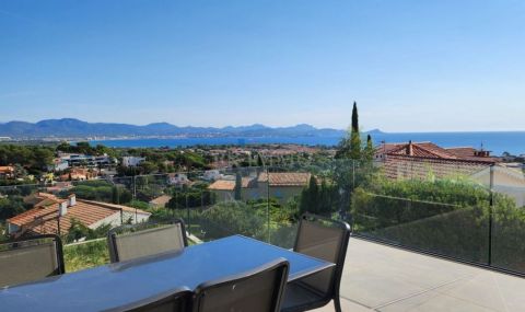 A vendre MAISON  5 PIECES 140 M2 VUE MER FREJUS