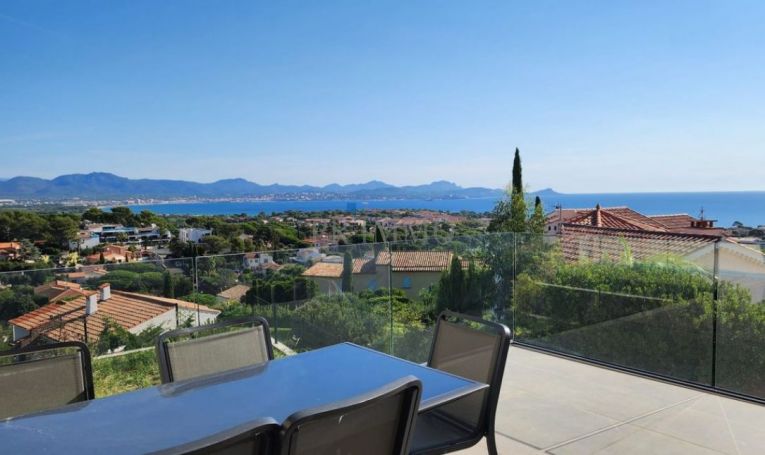 A vendre MAISON  5 PIECES 140 M2 VUE MER FREJUS