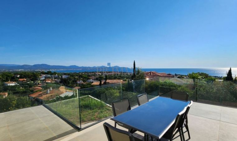 A vendre MAISON  5 PIECES 140 M2 VUE MER FREJUS