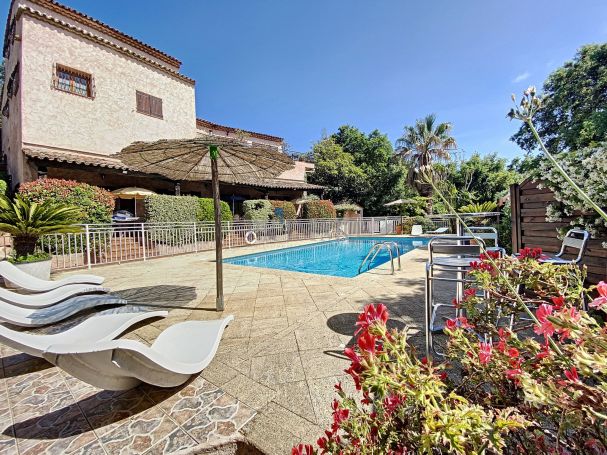 A vendre APPARTEMENT T4 47 M2 TERRASSE BORD DE MER FREJUS
