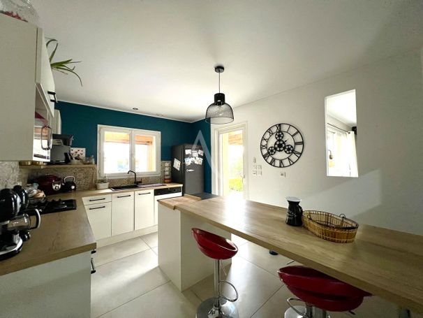 A vendre MAISON  6 PIECES 130 M2 BORD DE MER TALMONT SAINT HILAIRE