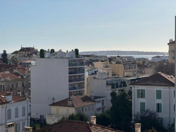 A louer APPARTEMENT T3 87 M2 TERRASSE BORD DE MER CANNES
