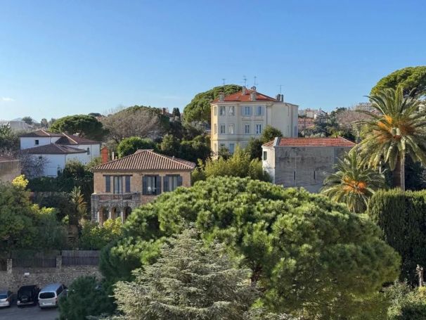 A louer APPARTEMENT T3 87 M2 TERRASSE BORD DE MER CANNES