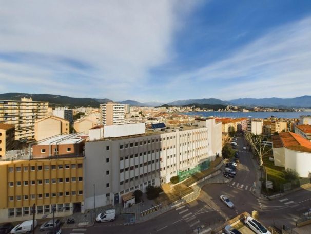 A louer APPARTEMENT T4 91 M2 VUE MER AJACCIO