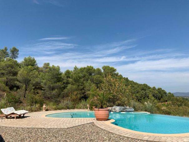 A louer MAISON  7 PIECES 225 M2  SAINT CHINIAN