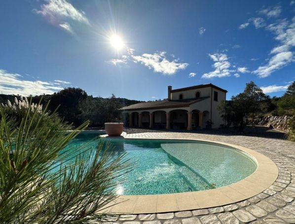 A louer MAISON  7 PIECES 225 M2  SAINT CHINIAN