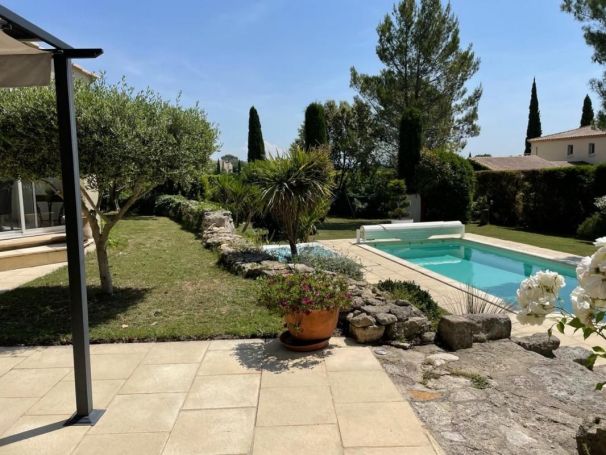 A louer MAISON  7 PIECES 196 M2  UZES