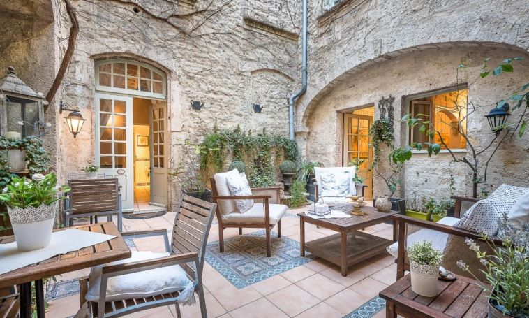 A louer MAISON  DE MAîTRE  PEZENAS