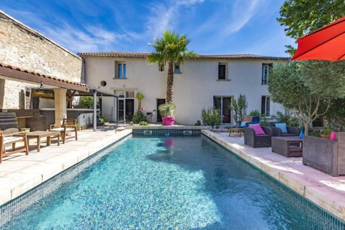 A vendre MAISON  DE MAîTRE BORD DE MER MEZE