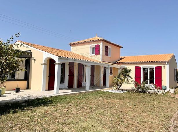 A louer MAISON  7 PIECES 218 M2  LE GUA