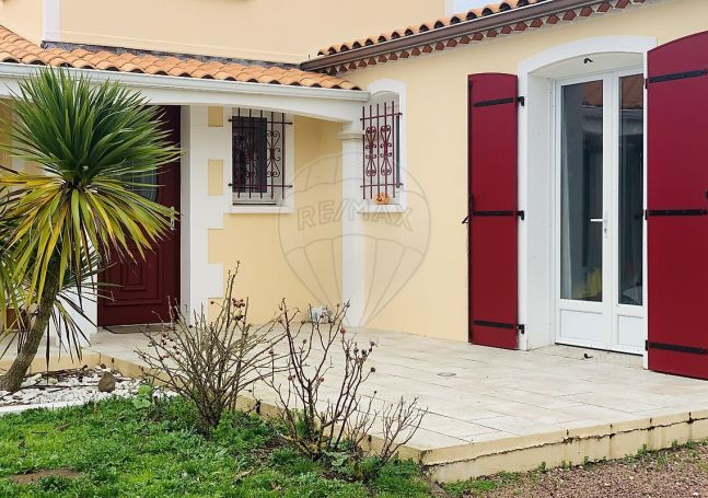 A louer MAISON  7 PIECES 218 M2  LE GUA