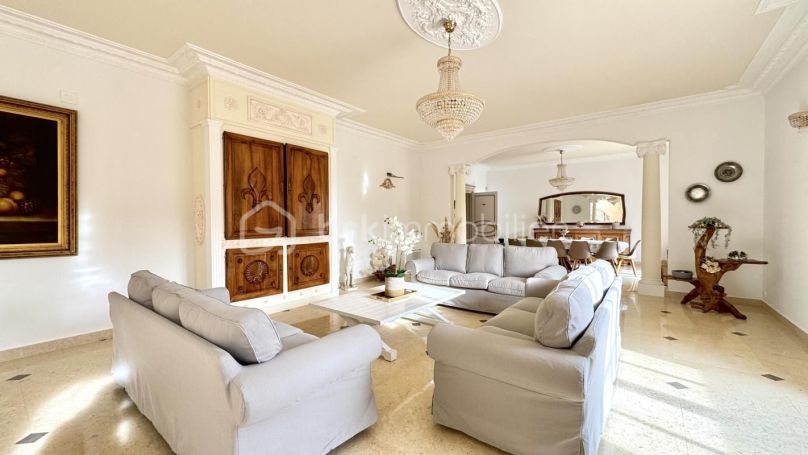 A louer MAISON  11 PIECES 420 M2  SAINT REMY DE PROVENCE