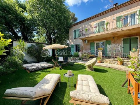 A louer MAISON 12 PIECES 260 M2 MOUGINS