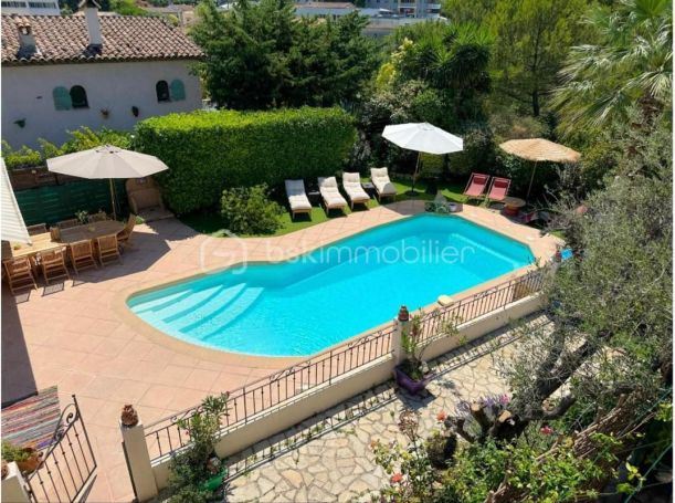 A louer MAISON  12 PIECES 260 M2  MOUGINS