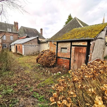 A vendre MAISON  6 PIECES 130 M2  HEUGLEVILLE SUR SCIE Commerces, Autoroutes