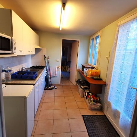 A vendre MAISON  6 PIECES 130 M2  HEUGLEVILLE SUR SCIE Commerces, Autoroutes