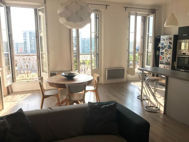 A louer APPARTEMENT T3 69 M2 PIEDS DANS L'EAU MARSEILLE 2EME
