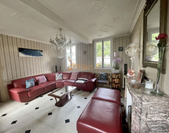 A vendre MAISON  5 PIECES 140 M2  LE TRAIT Servivce et commerce