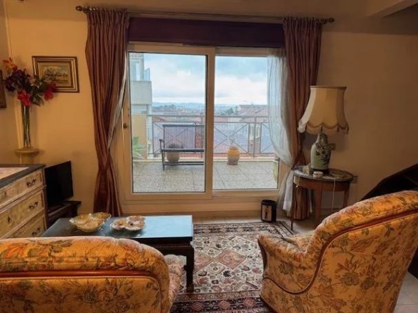 A vendre Bel appartement T4 93 M² duplex VUE MER HYERES