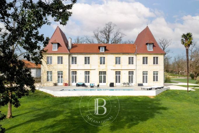 A louer APPARTEMENT  650 M2 TERRASSE  DAX