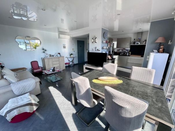A louer APPARTEMENT T3 76 M2 TERRASSE BORD DE MER FREJUS