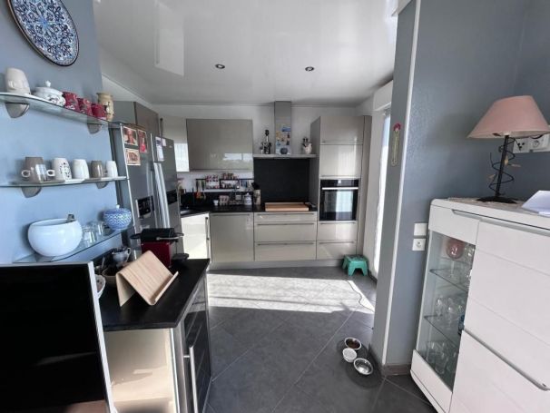 A louer APPARTEMENT T3 76 M2 TERRASSE BORD DE MER FREJUS