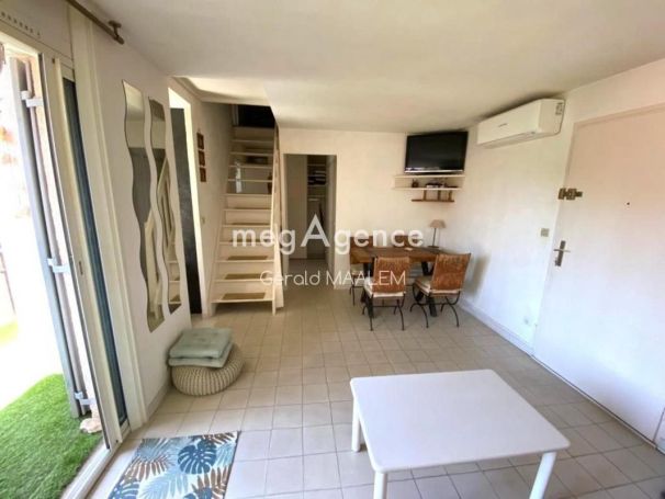 A louer APPARTEMENT DUPLEX T3 45 M2 TERRASSE BORD DE MER LE LAVANDOU