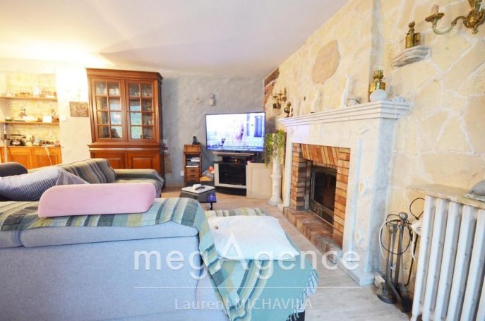 A louer MAISON  7 PIECES 122 M2  GRAISSESSAC