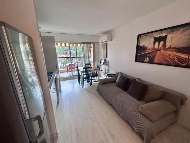 A vendre APPARTEMENT T2 28 M2 TERRASSE PLAGE à PIED  ROQUEBRUNE SUR ARGENS