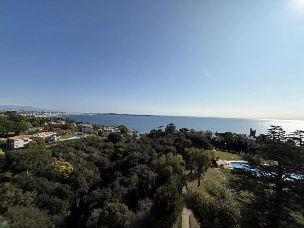A louer  magnifique appartement EN LOCATION DE VACANCES 4 PIECES VUE MER Cannes