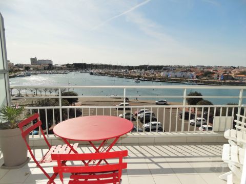A vendre STUDIO  23 M2 TERRASSE BORD DE MER SAINT GILLES CROIX DE VIE