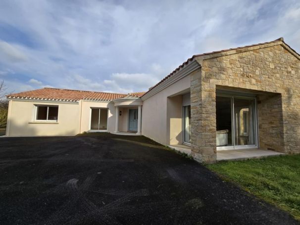 A vendre MAISON  6 PIECES 236 M2 PLAGE à PIED SAINT HILAIRE DE RIEZ