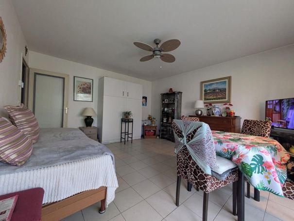 A louer STUDIO  32 M2 BORD DE MER CROS DE CAGNES
