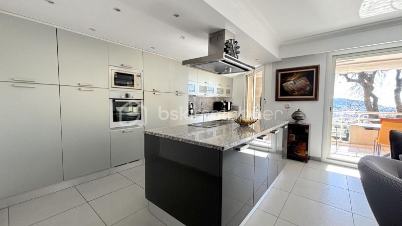A louer APPARTEMENT DE PRESTIGE T4 111 M2 TERRASSE BORD DE MER NICE