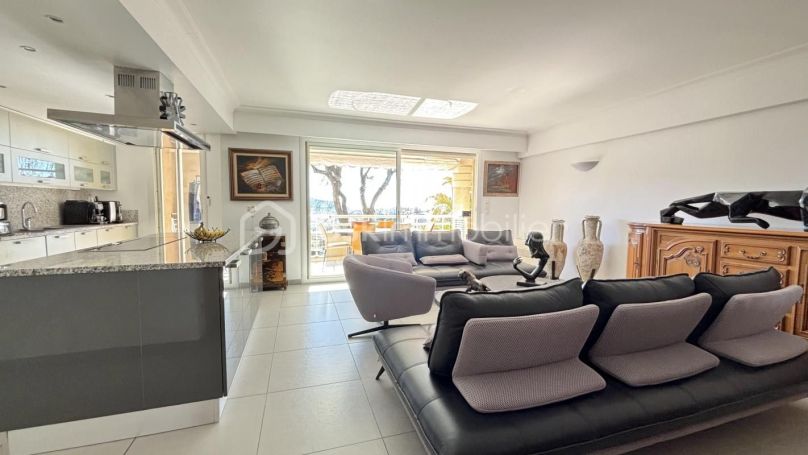 A louer APPARTEMENT DE PRESTIGE T4 111 M2 TERRASSE BORD DE MER NICE