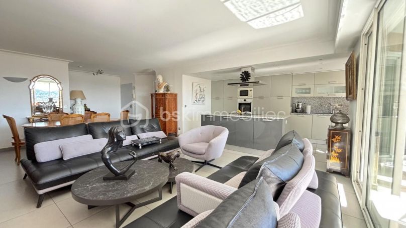 A louer APPARTEMENT DE PRESTIGE T4 111 M2 TERRASSE BORD DE MER NICE
