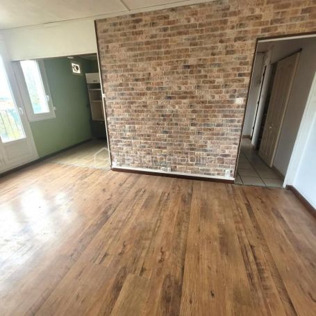 A louer APPARTEMENT T4 56 M2  BAGNOLS SUR CEZE
