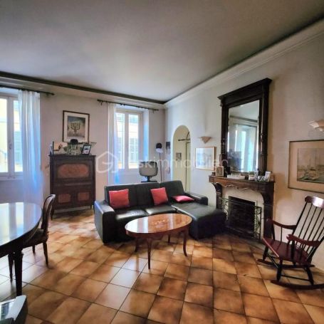 A louer APPARTEMENT T5 100 M2 BORD DE MER NICE