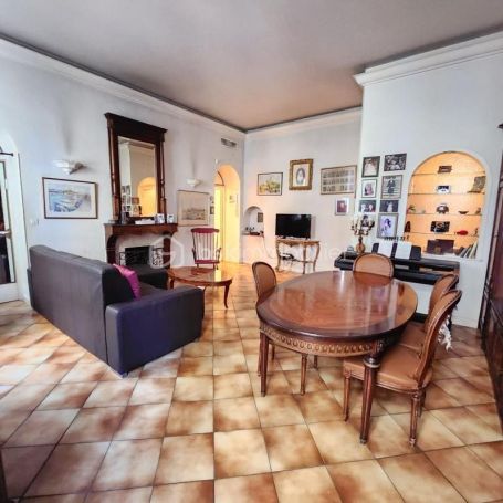 A louer APPARTEMENT T5 100 M2 BORD DE MER NICE