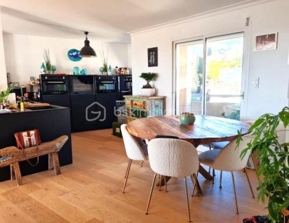 A louer APPARTEMENT NEUF T4 125 M2 BORD DE MER LE CANNET
