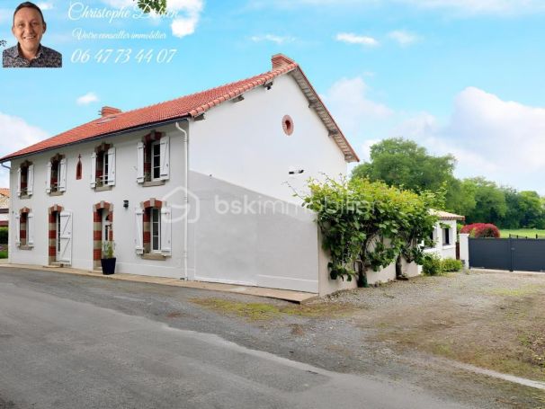 A louer LONGèRE  8 PIECES 203 M2  VIEILLEVIGNE
