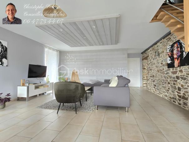 A louer LONGèRE  8 PIECES 203 M2  VIEILLEVIGNE