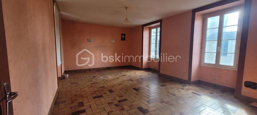 A louer APPARTEMENT T7 135 M2  GEMOZAC