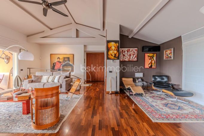 A louer MAISON  6 PIECES 229 M2 VUE MER SANARY SUR MER