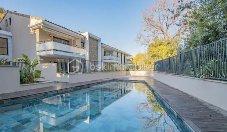 A louer APPARTEMENT DUPLEX DE PRESTIGE T3 58 M2 TERRASSE BORD DE MER TOULON