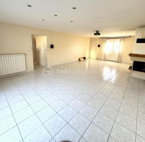 A louer MAISON  6 PIECES 150 M2  LIGNAN SUR ORB