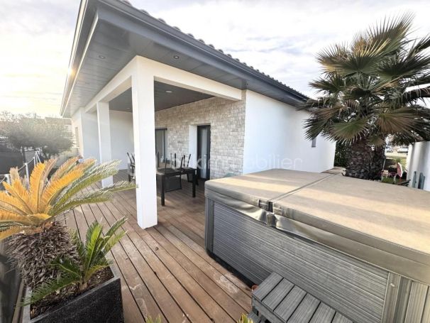 A louer MAISON  5 PIECES 120 M2  LIGNAN SUR ORB