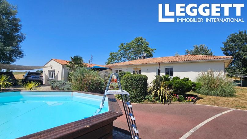 A vendre Maison de plain pied 168 mÂ², trois chambres, garage avec vues sur la campagne 85320 La Bretonniere La Claye